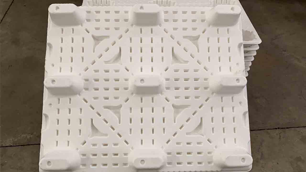 Машина для выдувания пластиковых поддонов